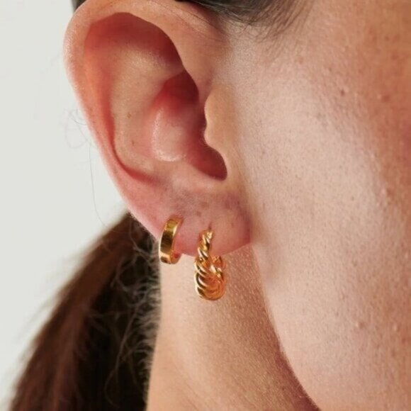 Huggies Gold Chunky huggie earrings Non-tarnish gold Waterproof EVERYDAY Earring - Picture 4 of 12
